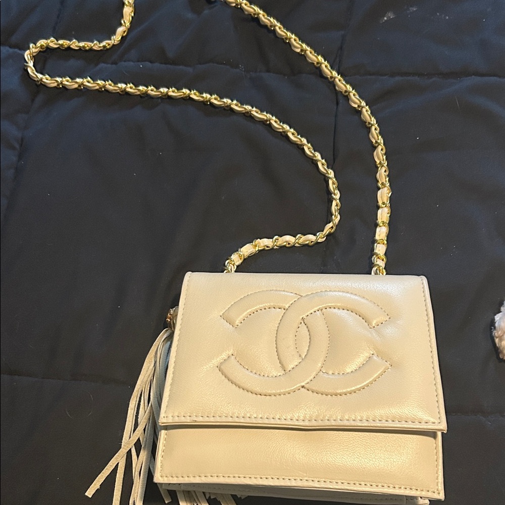 Chic Cream Vintage Chanel Crossbody Bag